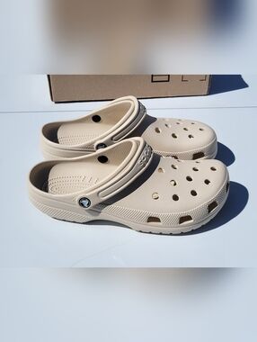 MENS 11 CROCS CLASSIC CLOG – BONE – NEW IN BAG